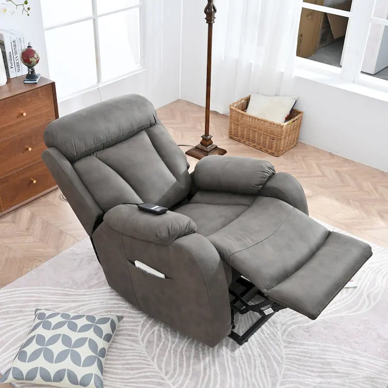 Fauteuil releveur électrique en tissu gris pour personnes âgées, avec télécommande, coussin rembourré, poche latérale et structure robuste.