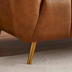 Canapé Clovis de style moderne du milieu du siècle, recouvert de cuir couleur cognac.