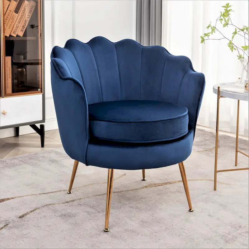 Fauteuil Cavett 28.3 en velours large, style tonneau, avec pieds en métal doré