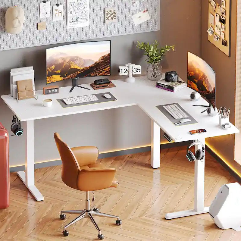 Bureau d'angle en forme de L de 63 pouces avec support ergonomique pour écran et éclairage LED intégré.