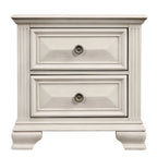 Ensemble de chambre à coucher Roundhill Furniture Renova en bois parchemin vieilli avec lit à panneaux, commode, miroir, table de chevet et commode haute.