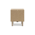 Tête de lit Cielden à panneaux bruns avec 2 tables de chevet, une création Signature Design by Ashley